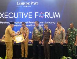 Bupati Lampura Terima Penghargaan Pioner Kemandirian Ekonomi Desa