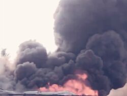 Gudang Minyak di Perumahan Srimulyo Pesawaran Dilaporkan Terbakar, Damkar Lamsel Kirim 3 Unit Mobil Pemadam