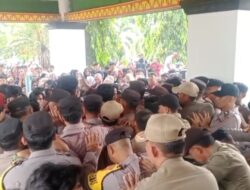 Tensi Tinggi dan Memanas, Aksi Demo Mahasiswa IMM di DPRD Lampura Ricuh