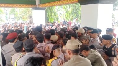 Tensi Tinggi dan Memanas, Aksi Demo Mahasiswa IMM di DPRD Lampura Ricuh